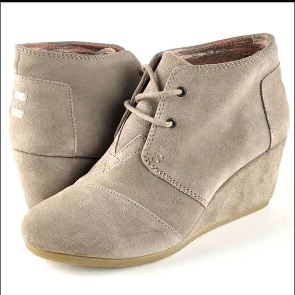 TOMS Kayla Desert Suede Lace Up Wedge Ankle Bootie Taupe Size 7.5
